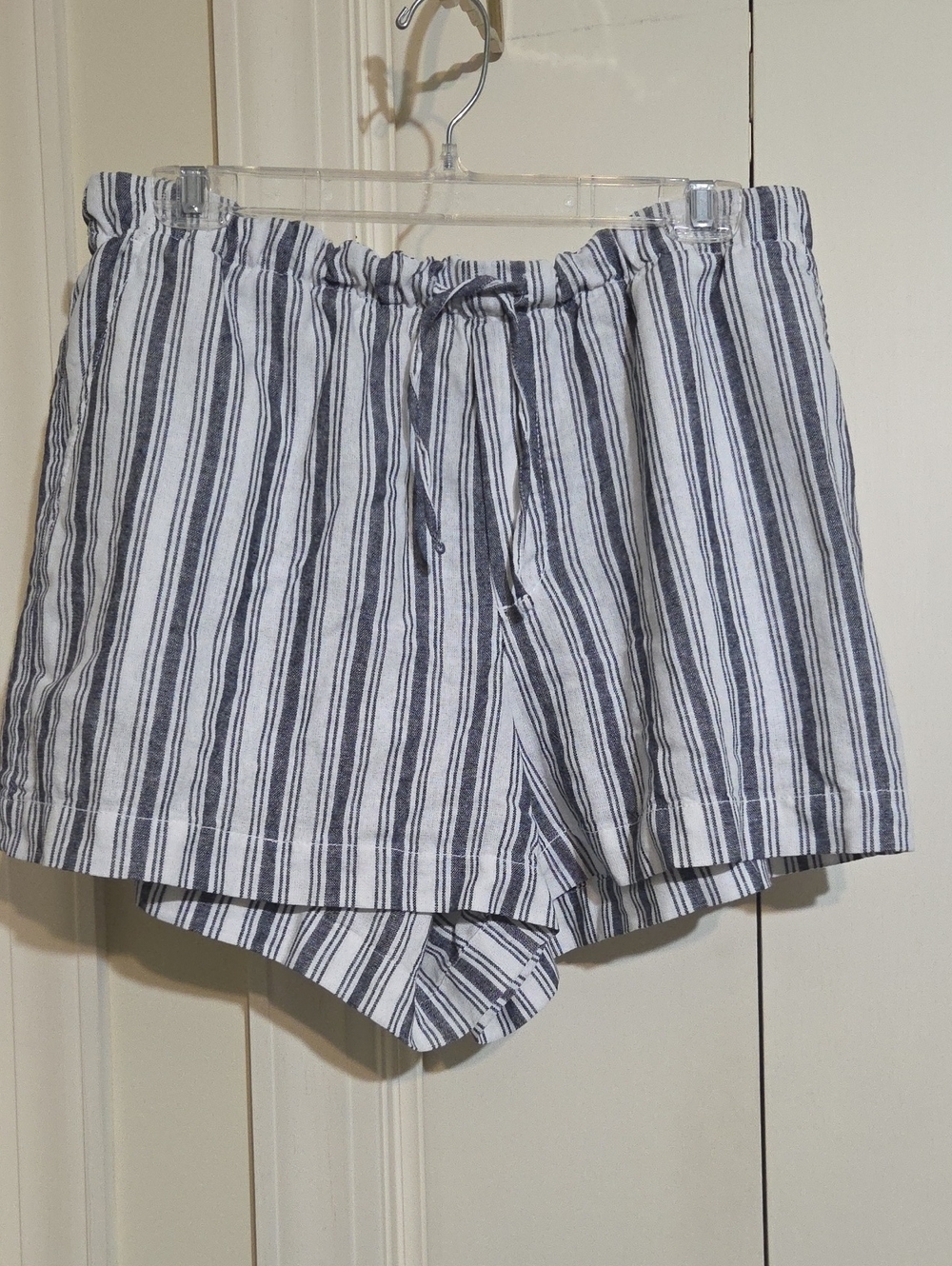 GAP Women's Striped Drawstring Linen Blend Shorts - Charcoal and White